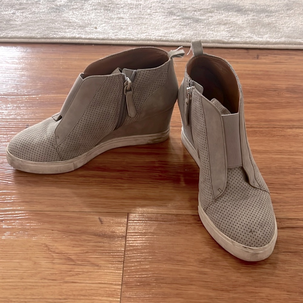 Linea Paolo Anna Wedge Sneaker Size 6 Grey